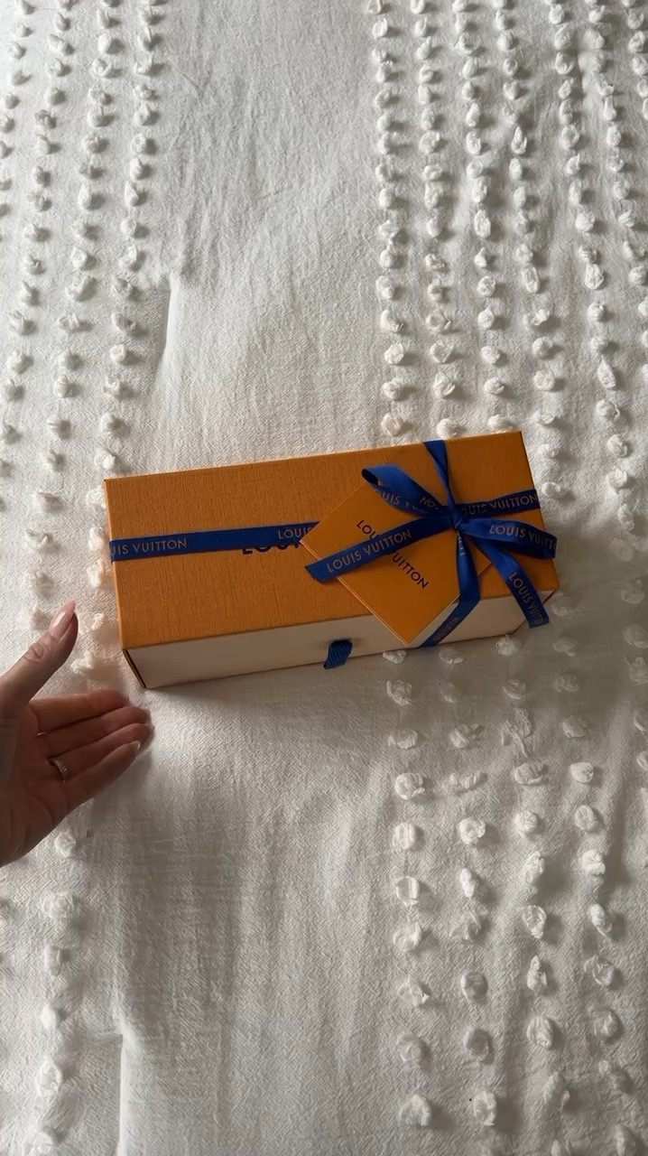 LV Unboxing 📦 

The travel accessories you never knew you needed 🤩 Coming from the girl who has always just thrown all my jewelry in the side pocket of my carry on, this was definitely an upgrade. 

Comment SHOP and I’ll send you the details. 

The jewelry case holds watches, necklaces, rings, bracelets and earrings. 

#unboxing #louisvuitton #travelbag #unboxings #bag #lvbag #luxuryunboxing #lv 

#LTKTravel