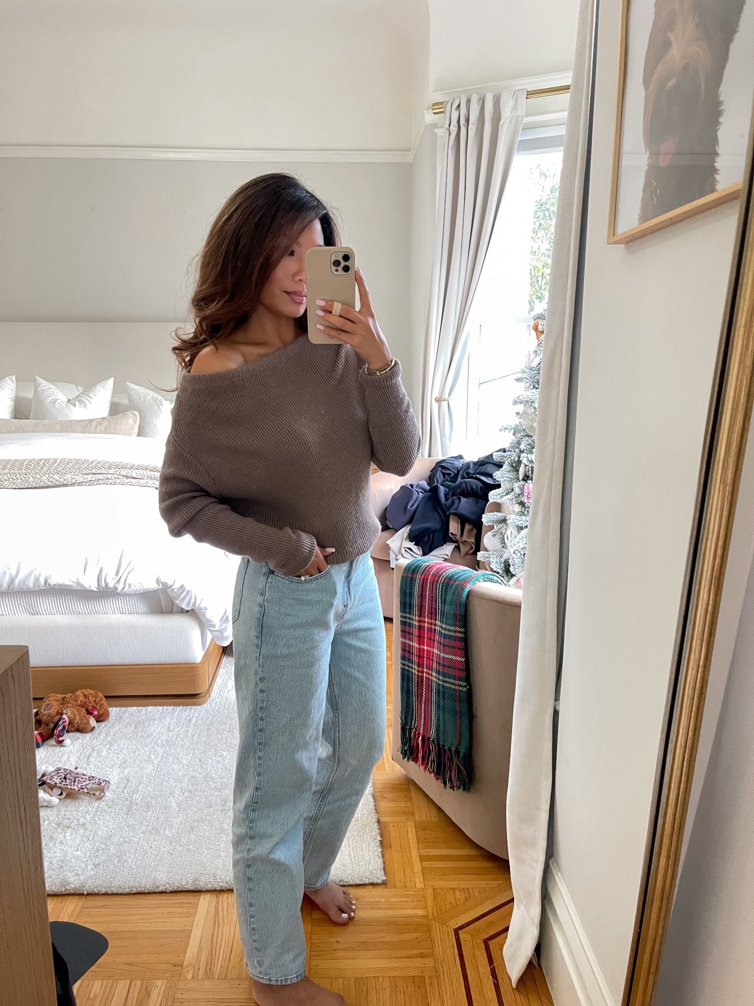 Today’s outfit! My rib one shoulder top and jeans are both on sale 🤗 top comes in other colors too!

Sizing:
Top - tts, xs
Jeans - tts, 25 short in light wash 

#LTKSaleAlert #LTKFindsUnder100 #LTKPetite