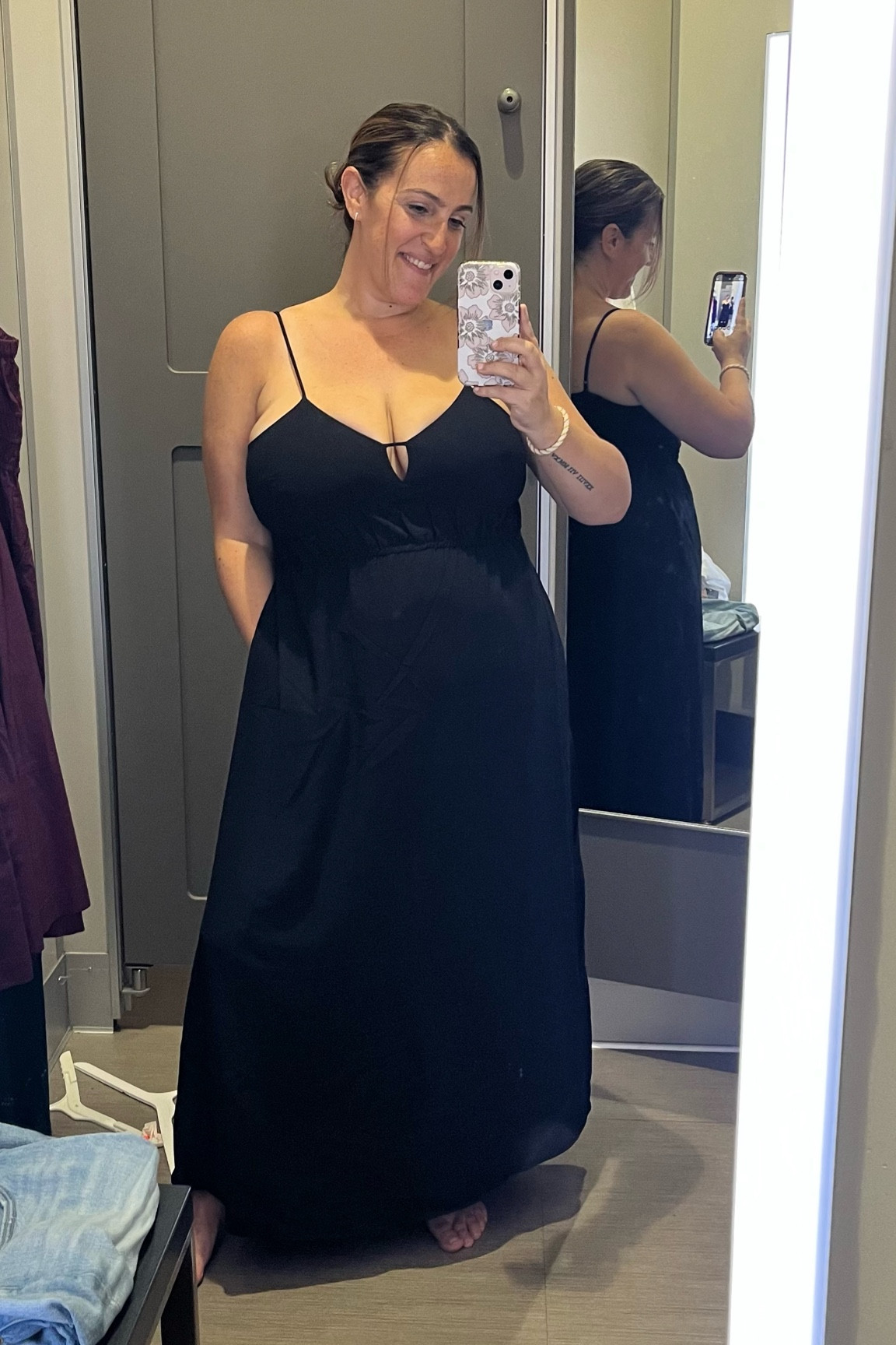 Beautiful keyhole design maxi dress! Wearing a size L

#LTKsalealert #LTKcurves #LTKFind