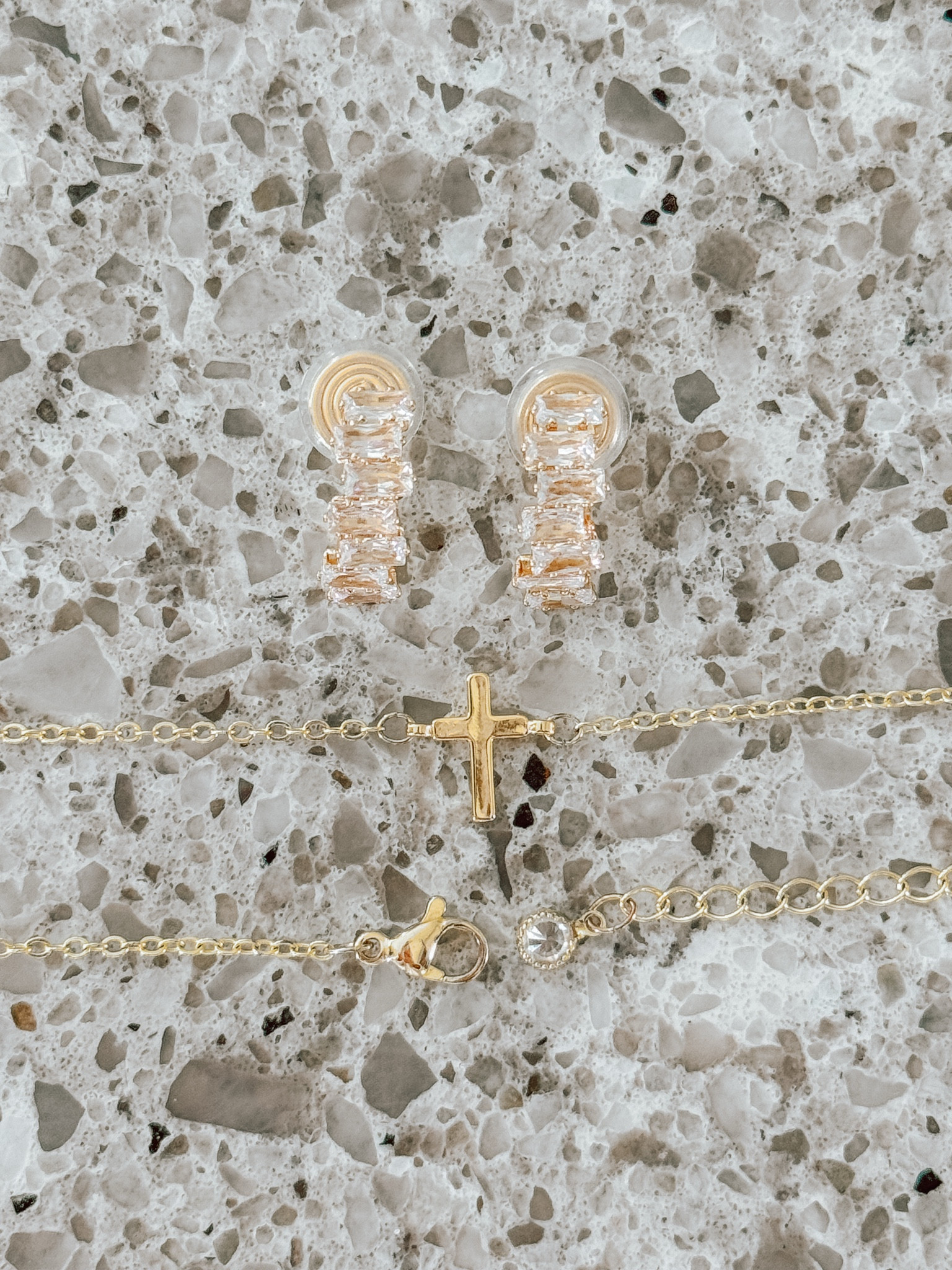 Great affordable jewelry from Amazon. I do not have my ears pierced so these clip ons work great !