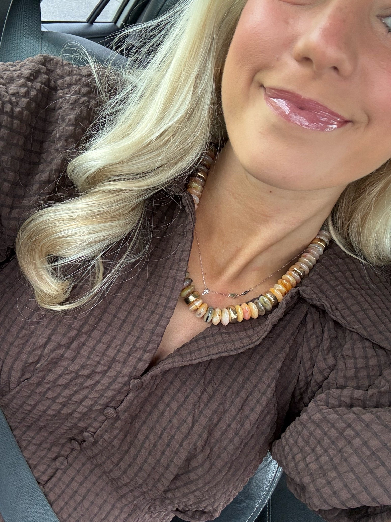 Loving a chunky necklace right now!! 🤎🧡🤍

#LTKootd