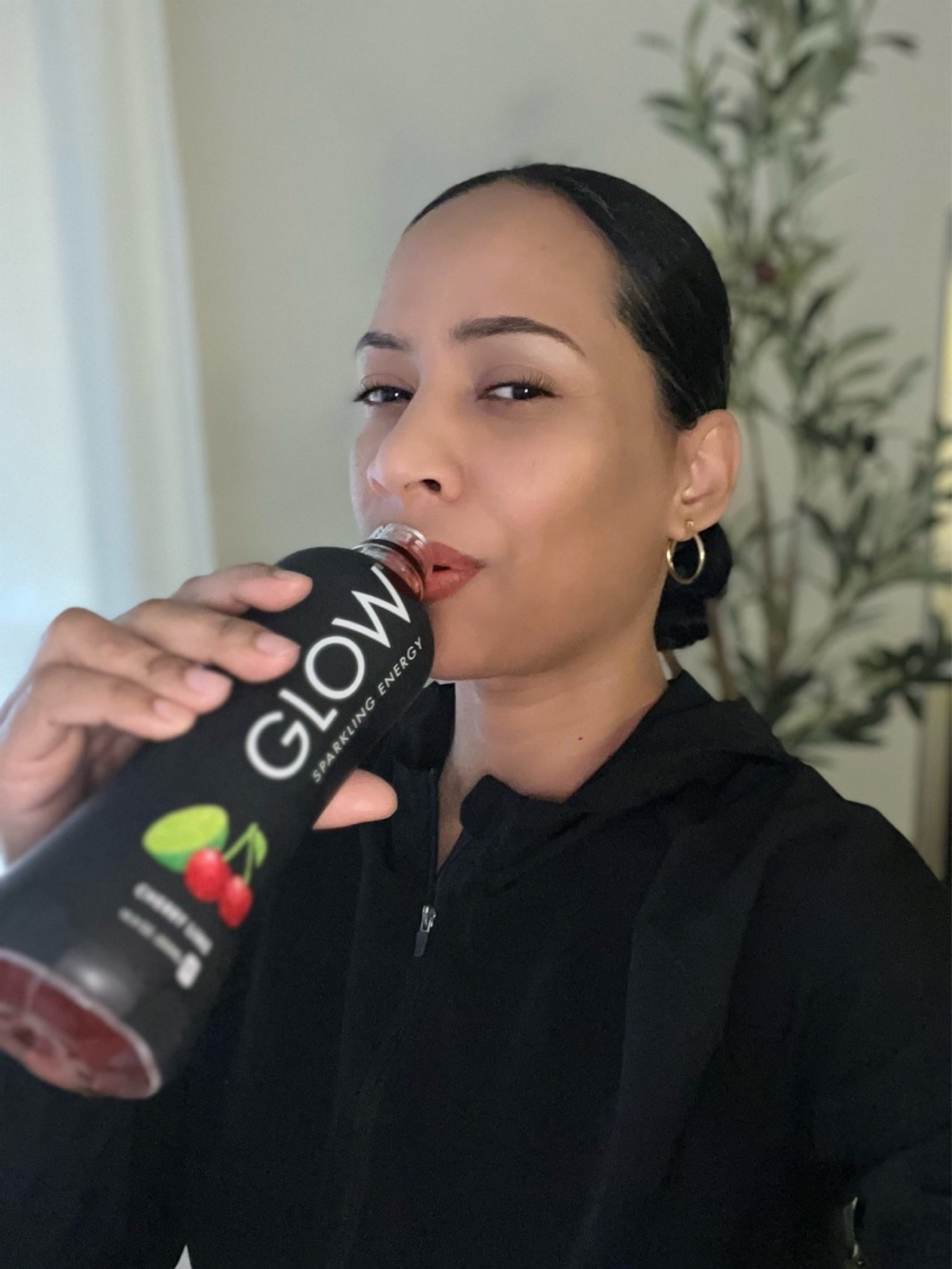 GLOW Sparkling Hydration Drink 16.9oz 12 Pack – Sugar Free Low Calorie All Natural Antioxidant & Vitamin Infused Electrolyte Flavored Water

#LTKfitness #LTKover40 #LTKMostLoved