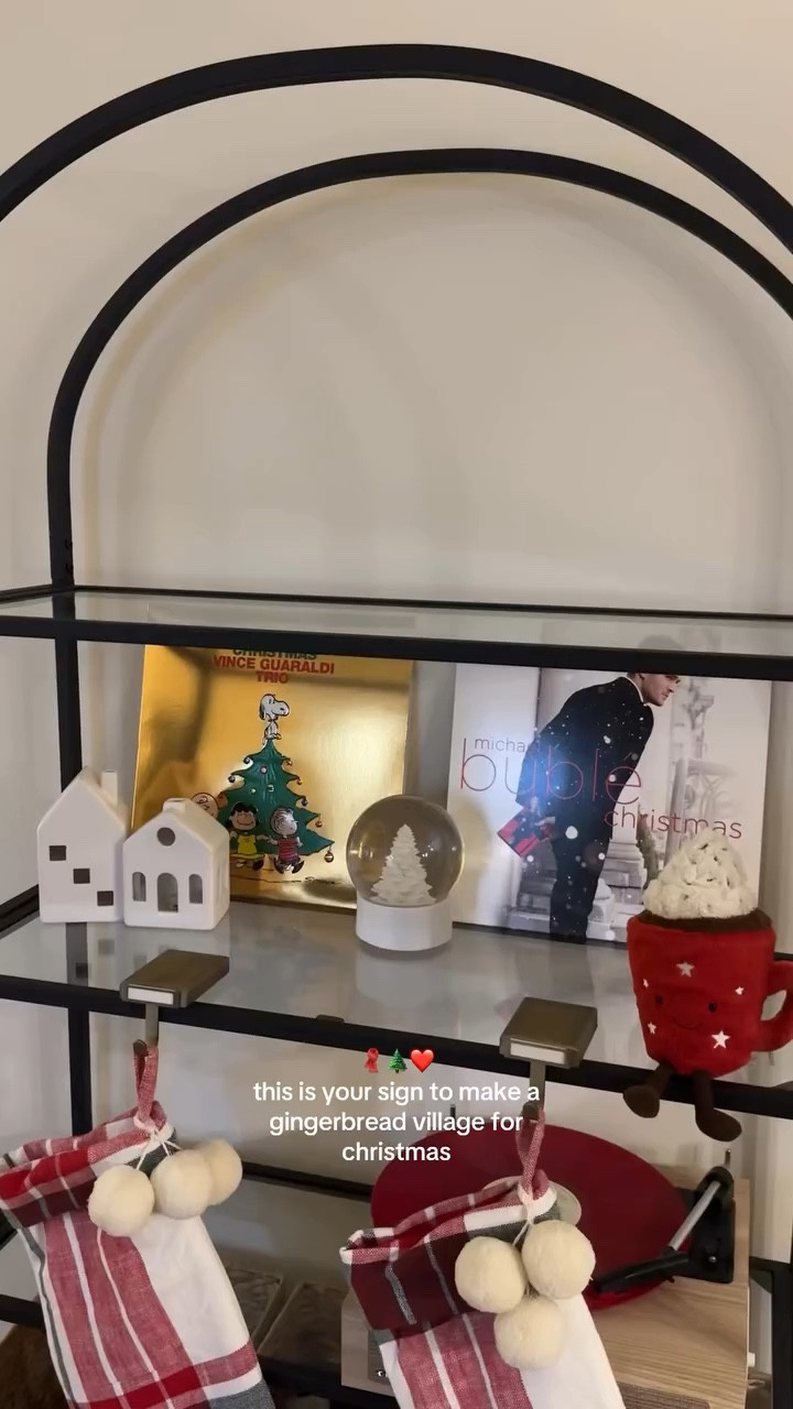 Couldn’t handle how cute these gingerbread houses were 🎄@HomeGoods find!!

#LTKHoliday #LTKHome #LTKSeasonal