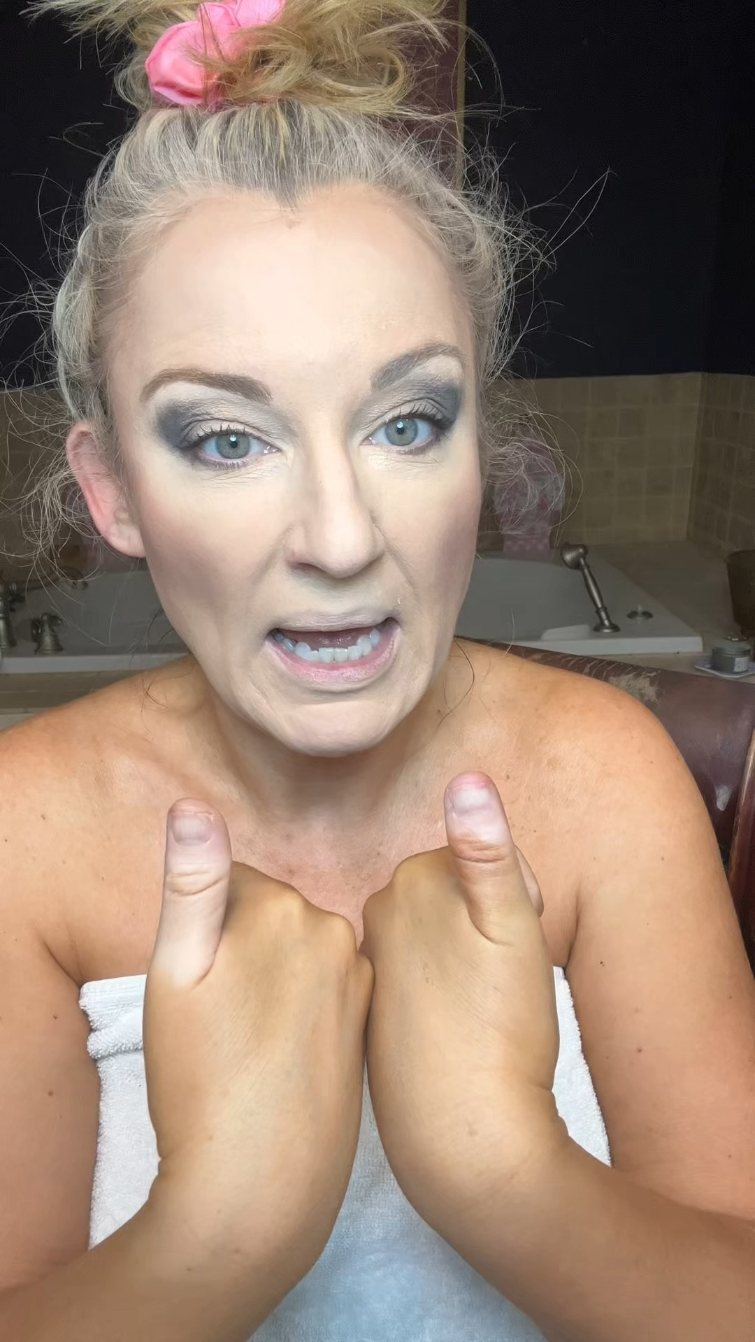 This is the self tanner I swear by!  It does not have an odor and does not transfer onto my clothes or bedding.  I get the darkest shade.

#LTKgrwm #LTKOver40 #LTKBeauty