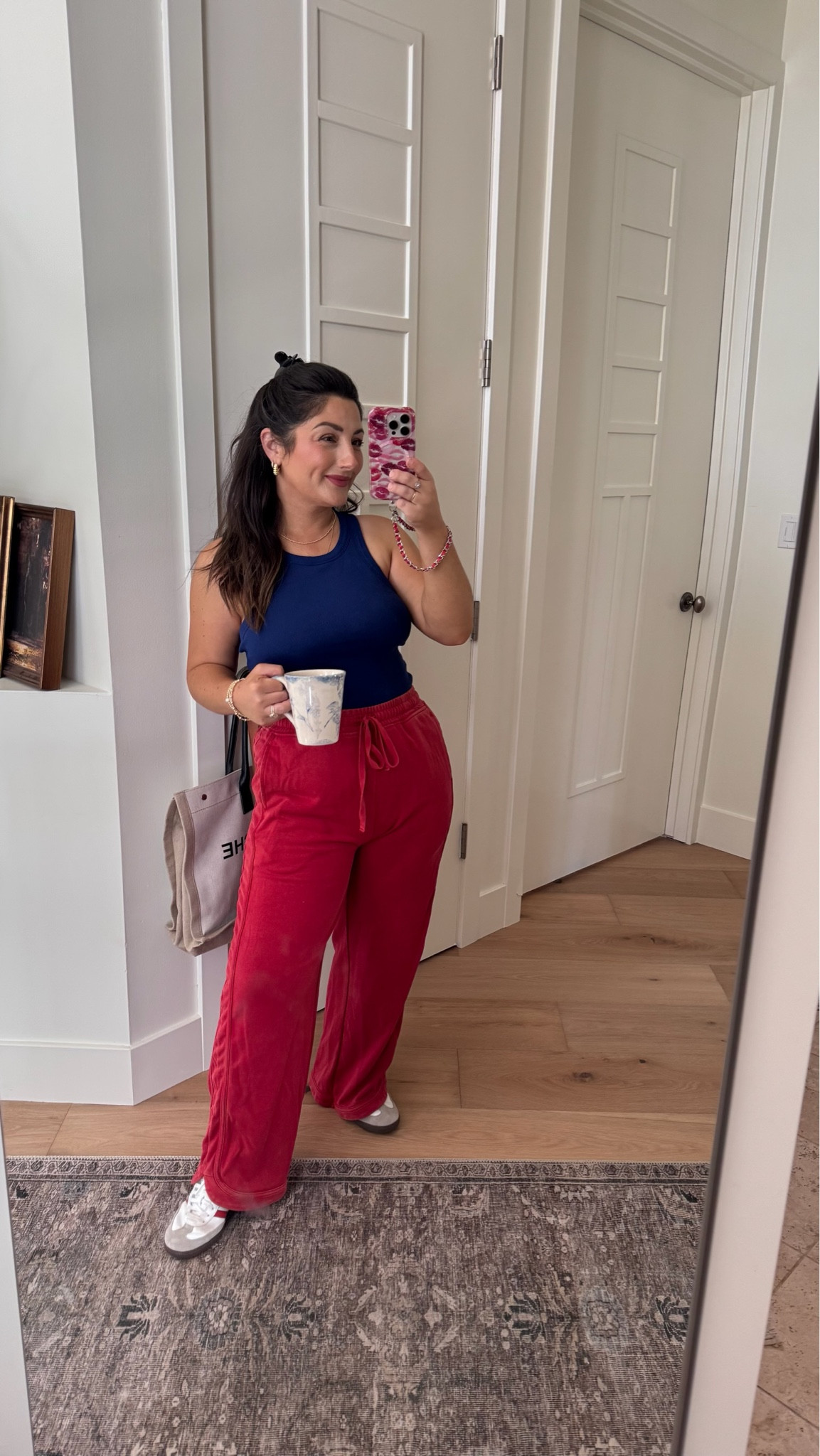 High neck Tank with built in bra size small

Favorite sweatpants I own in almost every color! I wear these constantly! 
Size small

5’0” 140lbs
Petite friendly

#LTKootd #LTKPetite #LTKSaleAlert
