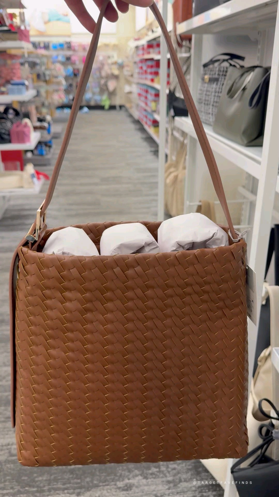 Woven bucket shoulder bag, look for less, target style, targetfavefinds 

#LTKStyleTip #LTKFindsUnder50 #LTKItBag