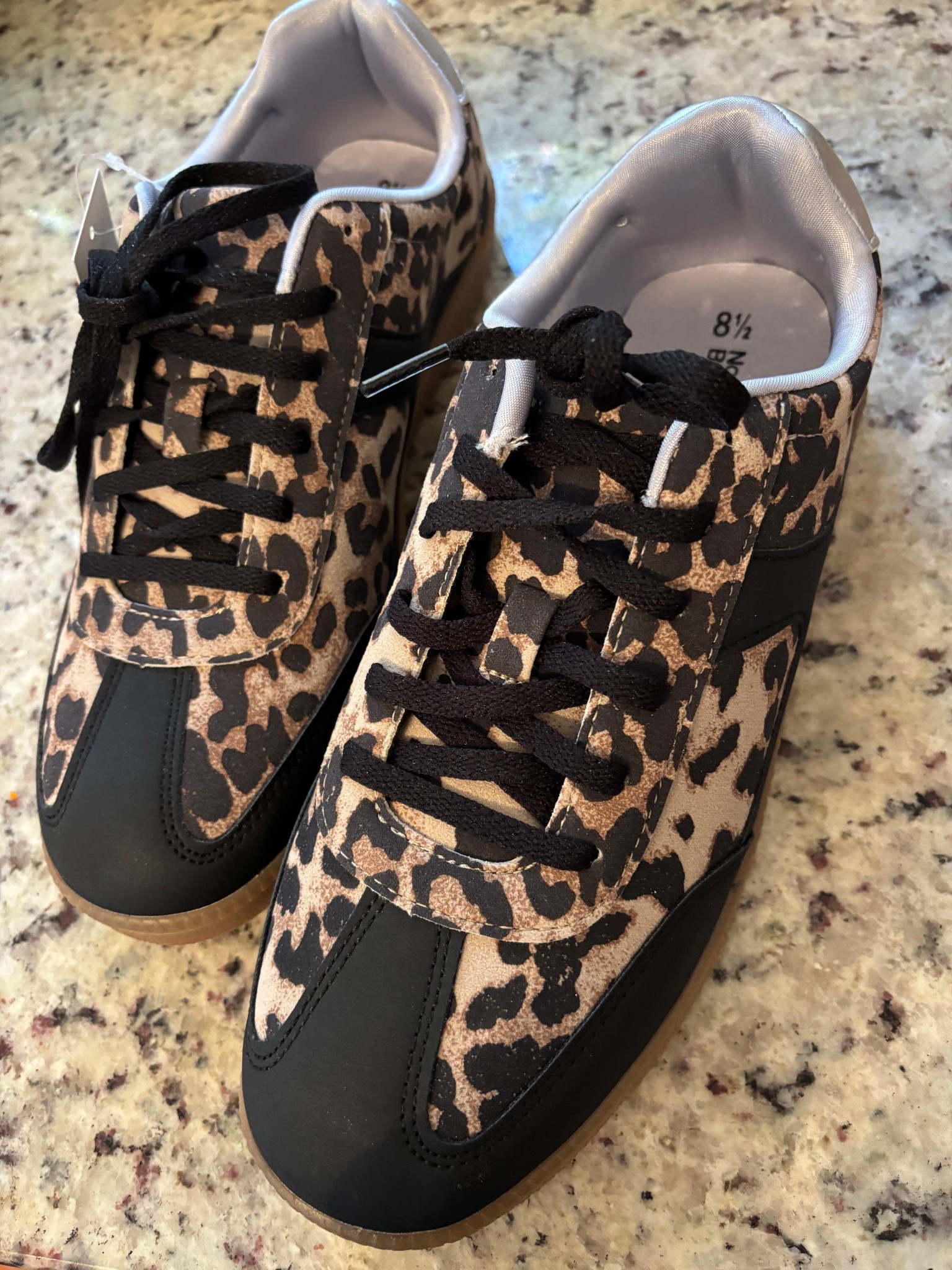 New sneakers for the season🥰🥰🥰
•
•
•


#LTKGiftGuide #LTKHoliday #LTKCyberWeek