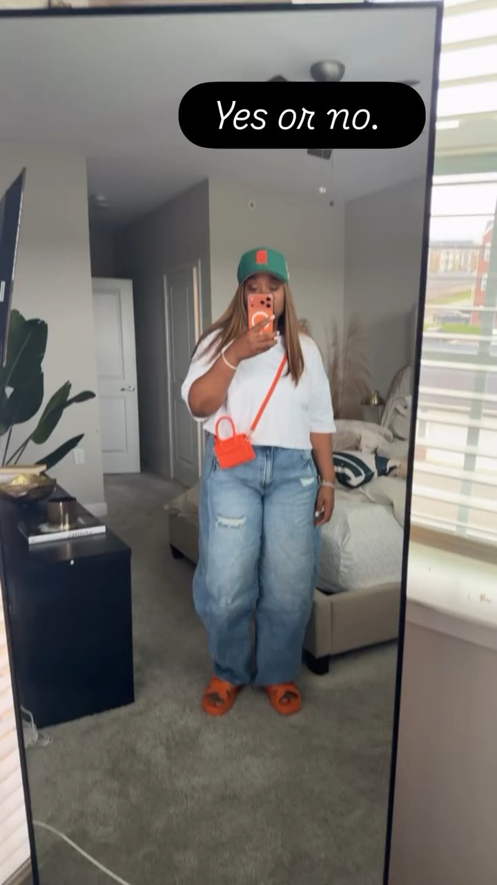 Orange sandals and purse 🧡