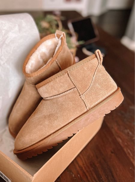 The best pair of sherpa lined boots I’ve ever owned from Amazon. 🙌🏻 Normally a size 9.5/10 and got these in 9 Wide, the extra room is a solid call, even if you don’t normally wear wide fits. They run a tiny bit narrow but are sooo worth figuring out your size.

These are the Chestnut color and I’m tempted to also get them in the lighter sand color for an even more subtle neutral. They’re a MUST as we move into nicer spring weather! They’re basically slippers you can wear out. 💯

#LTKfindsunder50 #LTKSeasonal #LTKshoecrush