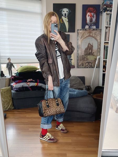 I think my fashion mantra must be, “remember, always a little bit rumpled”.
Jacket, jeans, bag secondhand/vintage.
•
#springlook  #torontostylist #StyleOver40 #90svintage #retroadidas  #secondhandFind #fashionstylist #slowfashion #FashionOver40  #MumStyle #genX #genXStyle #shopSecondhand #genXInfluencer #genXblogger #secondhandDesigner #Over40Style #40PlusStyle #Stylish40



#LTKfindsunder100 #LTKstyletip #LTKover40