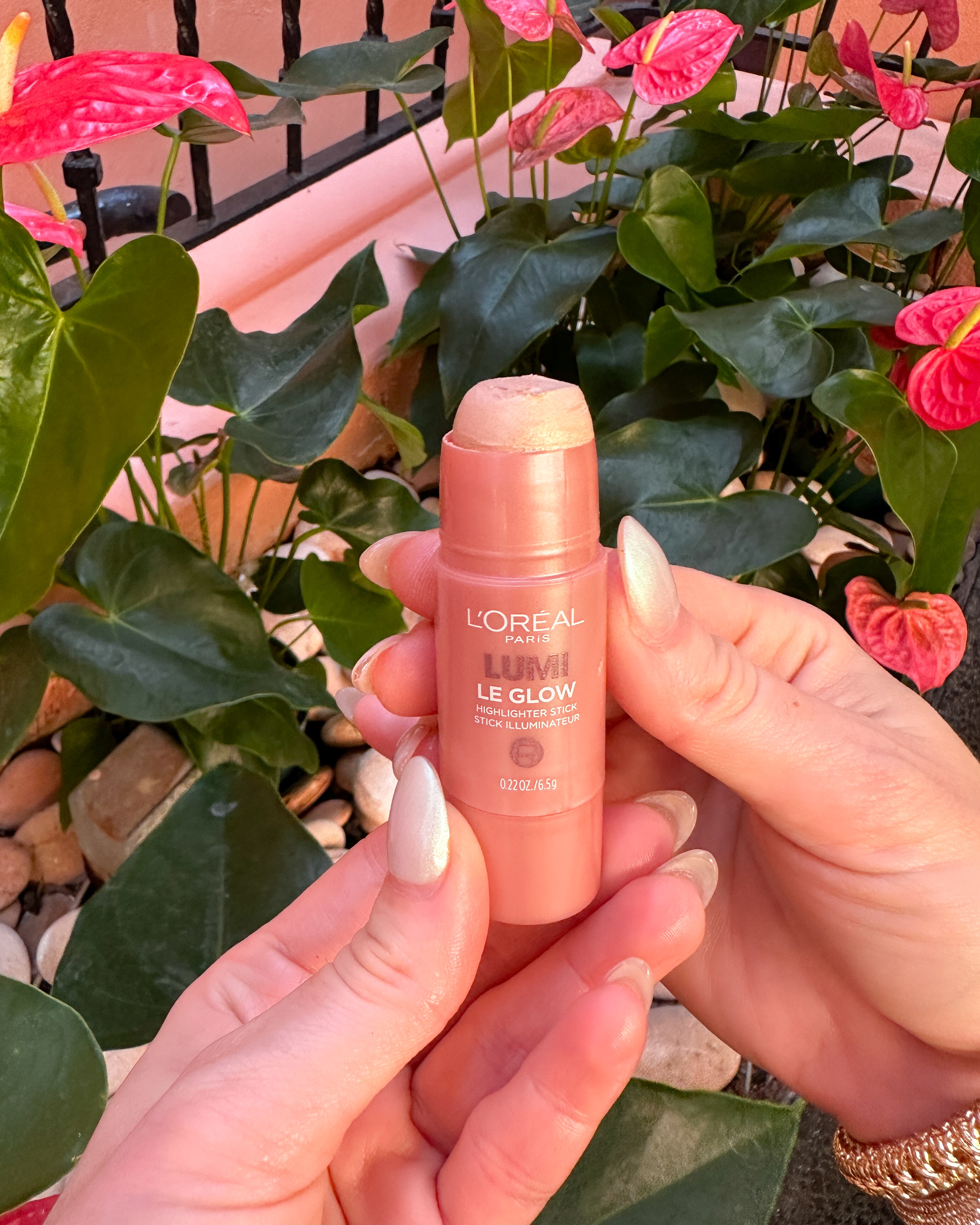 Bring your glow on the go with L’Oreal’s Lumi Le Glow Highlighter Stick 💫✨. Its creamy texture melts into skin for a dewy, luminous finish that lasts all day 🌸. Swipe, blend, and glow — effortless radiance in seconds! 💕

#LOrealParis #HighlighterStick #GlowUp #MakeupGoals #BeautyGlow #RadiantLook #OnTheGlow #LTKBeautyFinds #EverydayMakeup #MakeupAddict #GlowyVibes #HighlightQueen #NaturalRadiance #BeautyFaves #MakeupInspo 

 