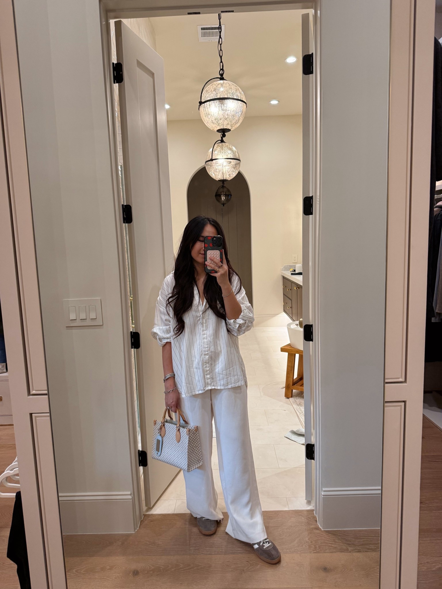 Casual spring outfit! Love these Aritzia drawstring pants. Wearing a size small 