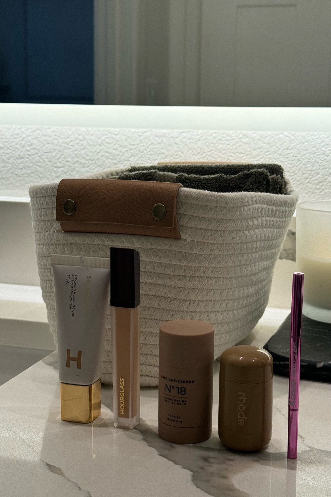 Skin tint - 7
Concealer - pearl
Bronzer - tropics 
Blush - freckle
Brow pencil - dark brown 