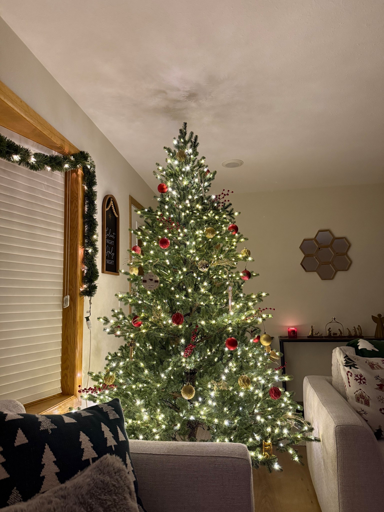 got this tree last year and seriously LOVE. so easy to put together. already “fluffed”, and has a few different light options. linked a couple similar ones we looked at getting too🎄

#LTKSeasonal #LTKHoliday #LTKHome