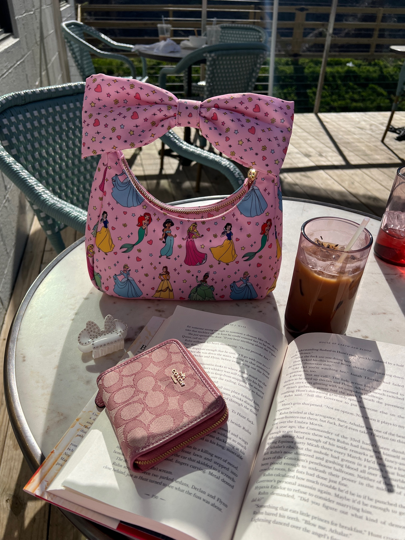 🎀
Stoney clover, Disney princess, purse, pink, bows, Disney, accessories, hand bag, Disney style, coquette 