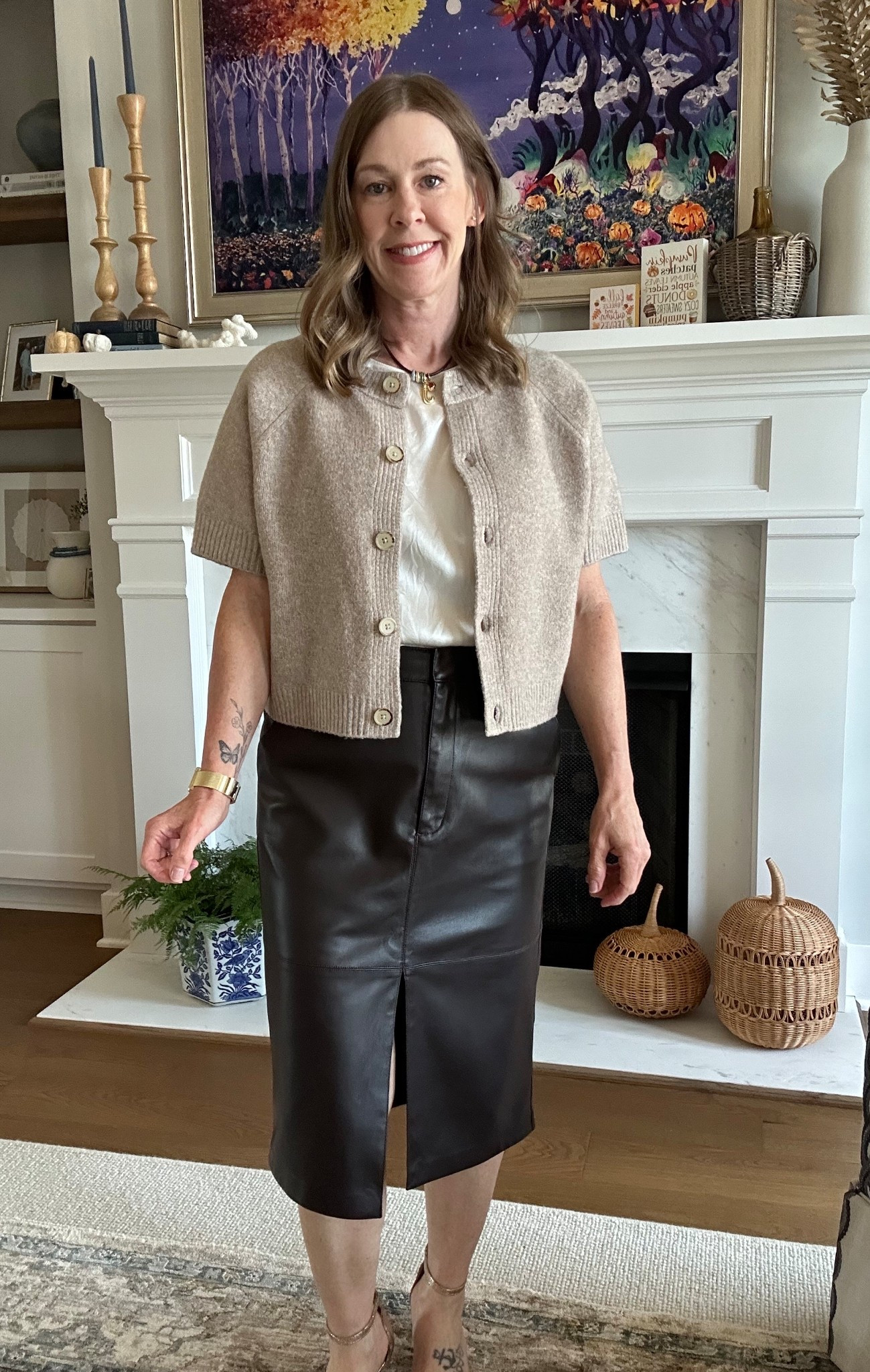 Mango faux leather skirt fits TTS
Target sweater size medium
Silk top
#mango #targetsweater #fauxleatherskirt

#LTKPetite #LTKStyleTip #LTKSaleAlert