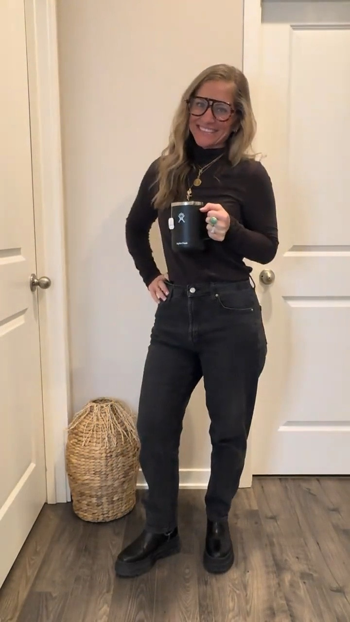 Happy Hump Day y’all

Wearing some basic classics that never go out of style and make getting dressed so easy!

Jeans size 8
Top: medium petite
Shoes: TTS

#LTKOver40 #LTKWorkwear #LTKPetite
