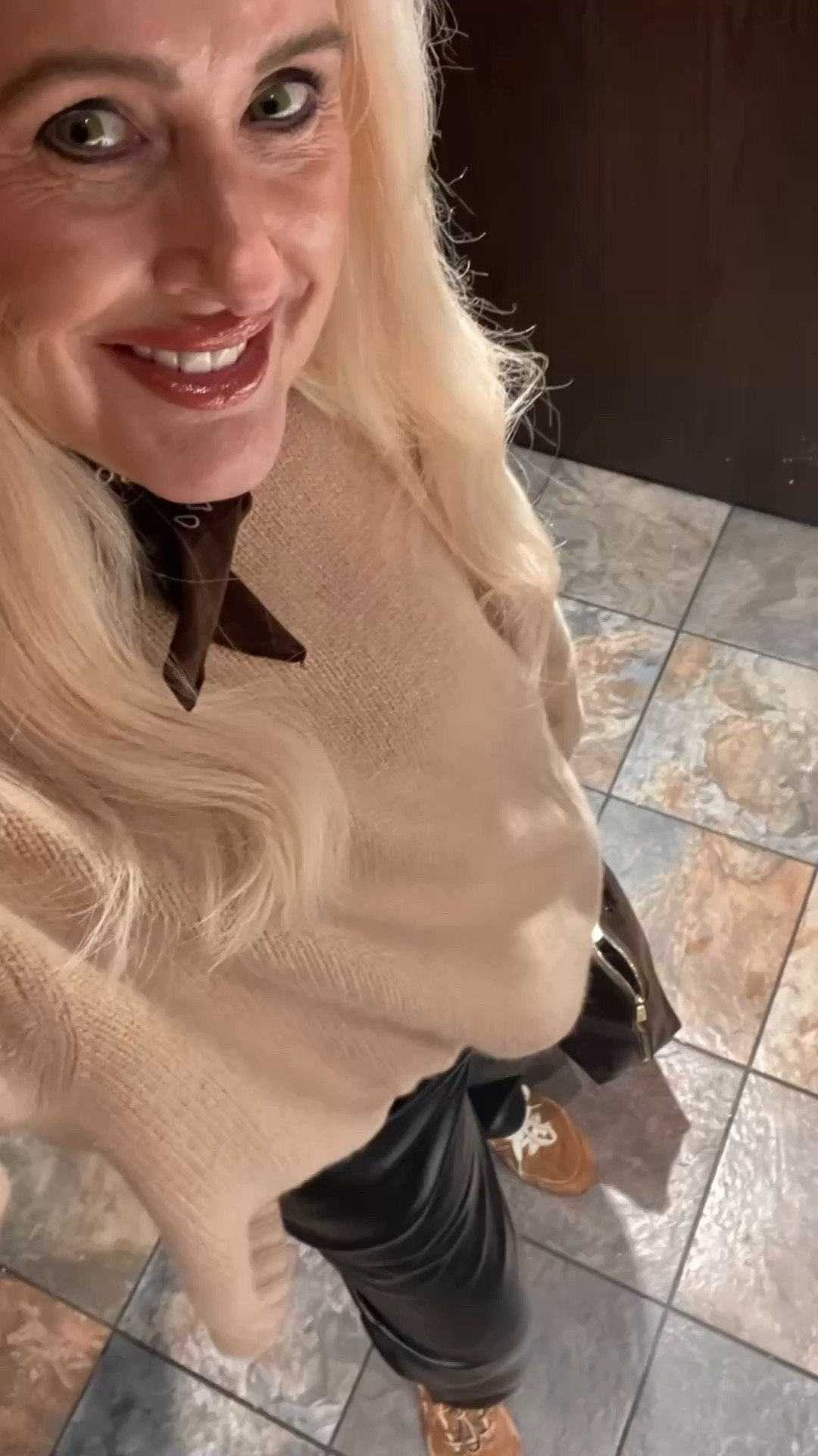 🛍️ Shopping for new workout fit to start the new year out right! Also wore my favorite Cos cashmere chunky jumper !  
#workoutfit #exercise 

#LTKdayinmylife #LTKActive #LTKootd