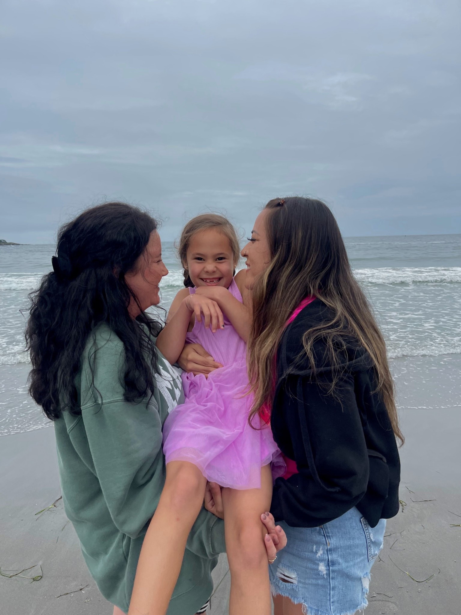 Current curly hair faves (air dried)

#LTKBeauty #LTKFindsUnder50 #LTKSaleAlert