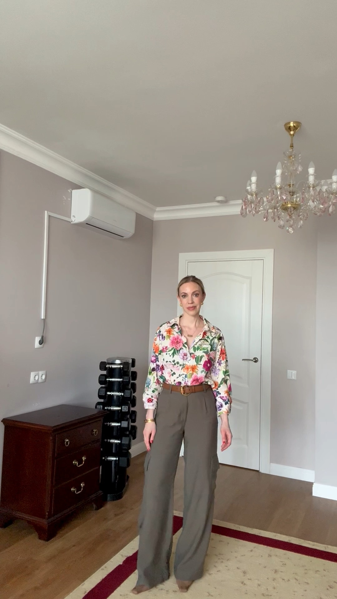 Work outfit, spring workwear, floral print shirt, crepe wide leg cargo pants, spring workwear

#LTKWorkwear #LTKOver40 #LTKSeasonal