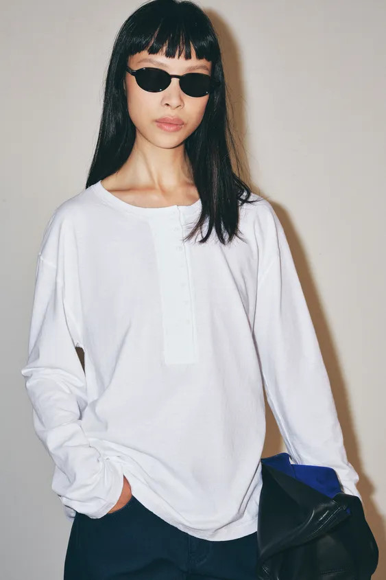 REGULAR FIT - HENLEY COLLAR - REGULAR LENGTH - LONG SLEEVE T-shirt made from a cotton and linen b... | Zara US