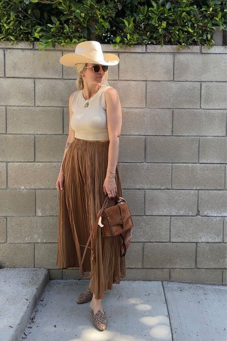 Coastal cowgirl as a teacher. I’m loving summer school but I’m always looking for appropriate summer workwear. 
Thrifted this skirt but I’ll tag similar ones. 

#LTKworkwear #LTKstyletip #LTKunder50