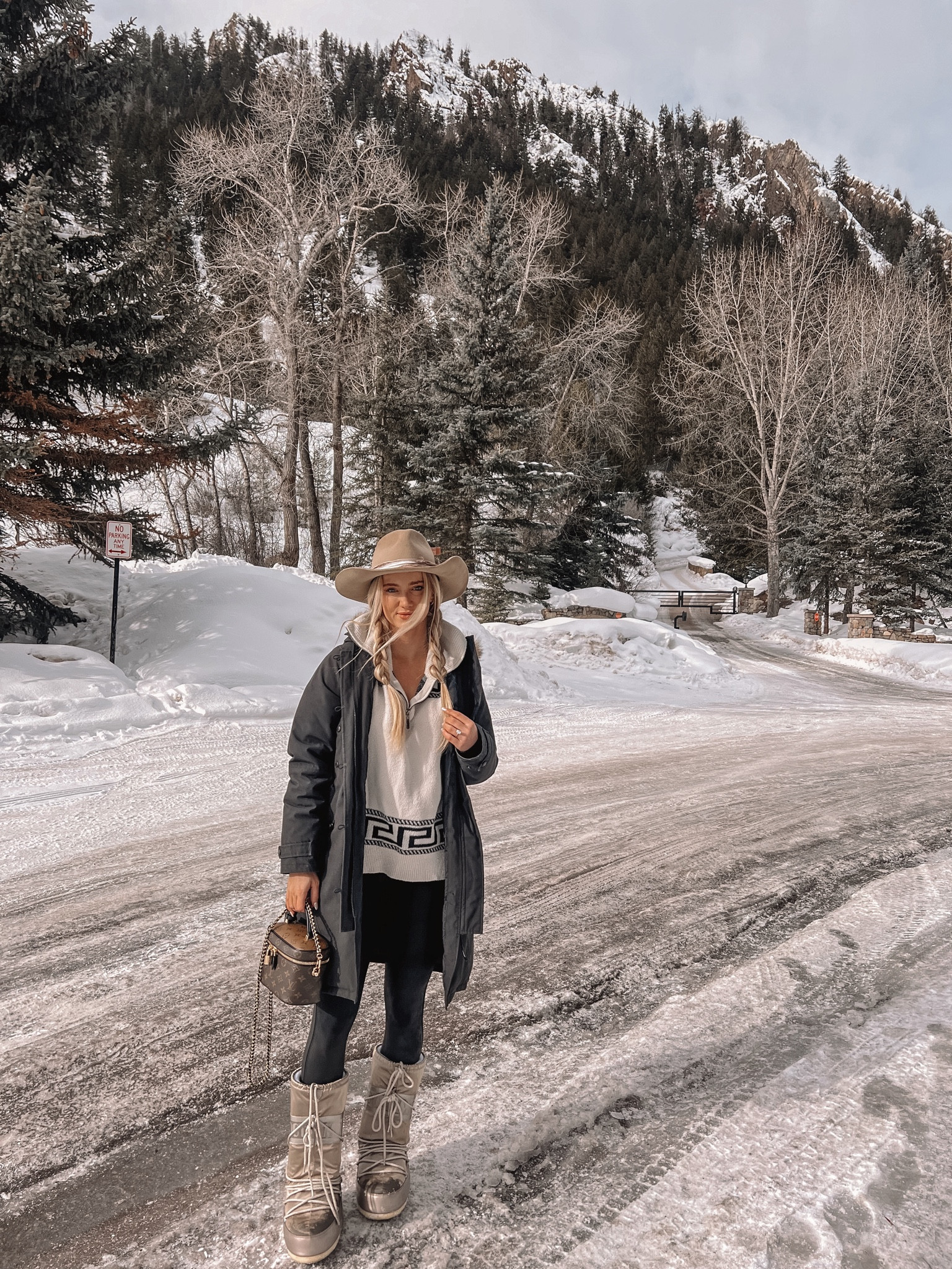 Winter western look for aspen 

#LTKunder100 #LTKtravel #LTKSeasonal