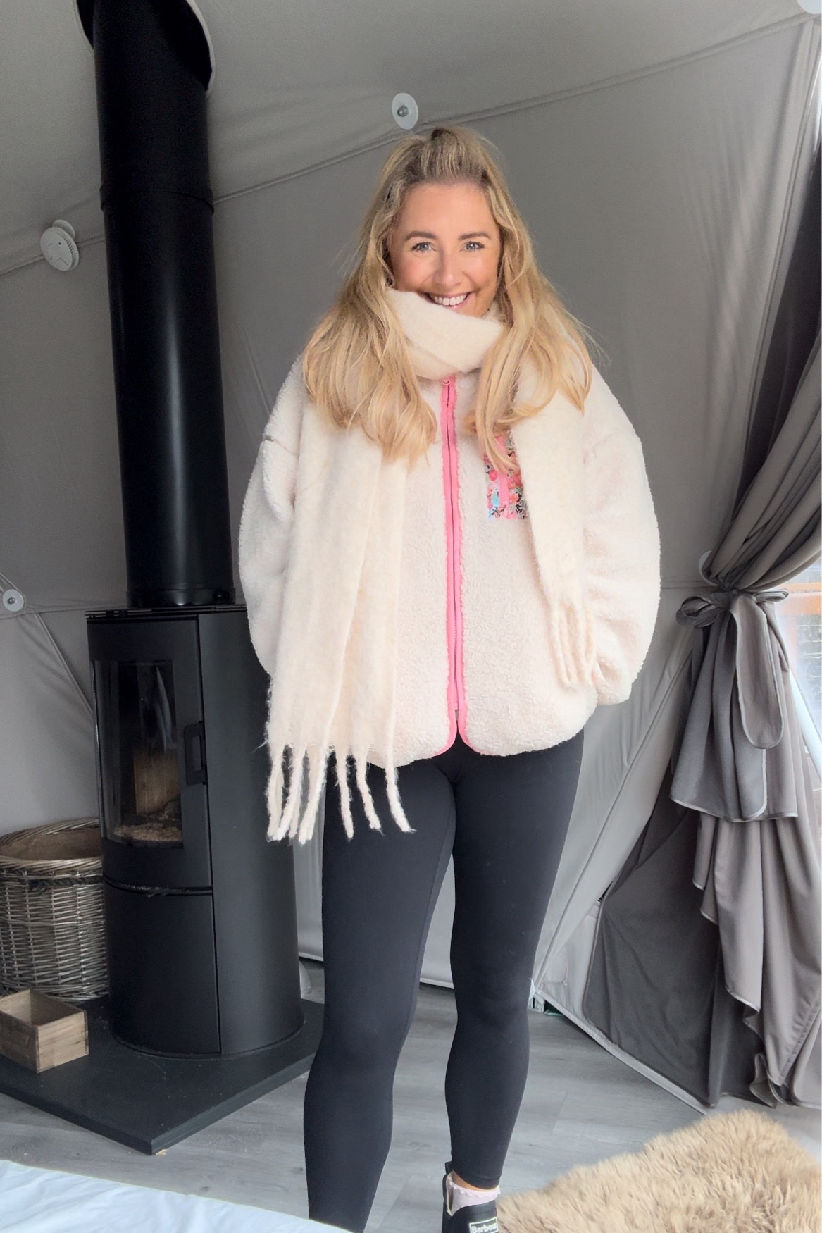 Sunday cosy vibes ✨ ft. THE most comfortable leggings you’ll ever wearr