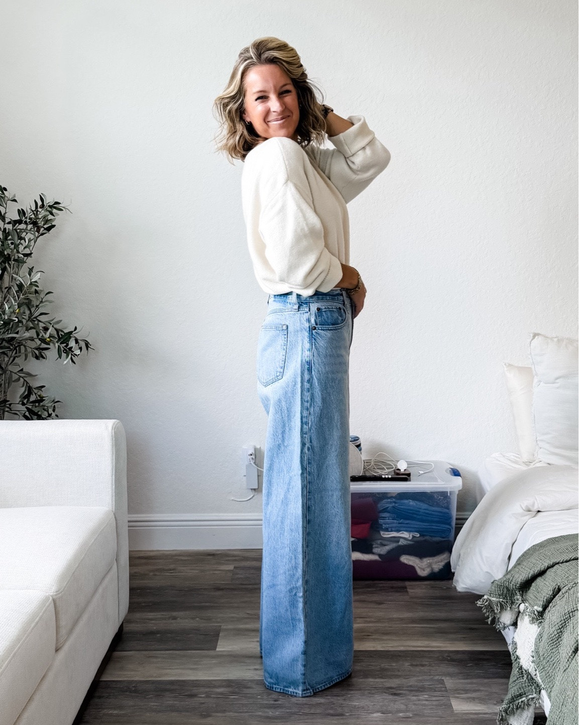 Perfect fall outfit staples!
Mediums in the top. 
8 regulars in the jeans but the blue run big. I’d size down and get a short. 
Medium black pants
Small trench coat

@abercrombie
