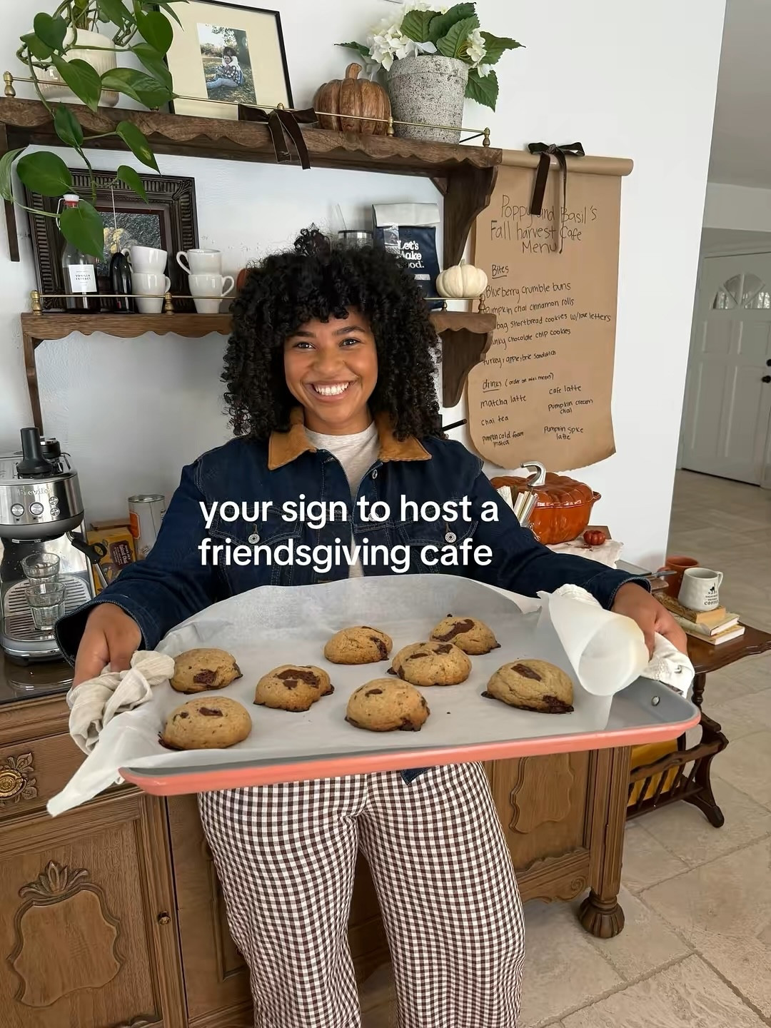 Team friendsgiving brunch or dinner? ✨🥧I’ll be hosting a friendsgiving dinner with my friend soon!! 🤍 This was our fall cafe buttttt I wanted to share in case you want to do this for friendsgiving!! #friendsgivinginspo #fallcafeathome