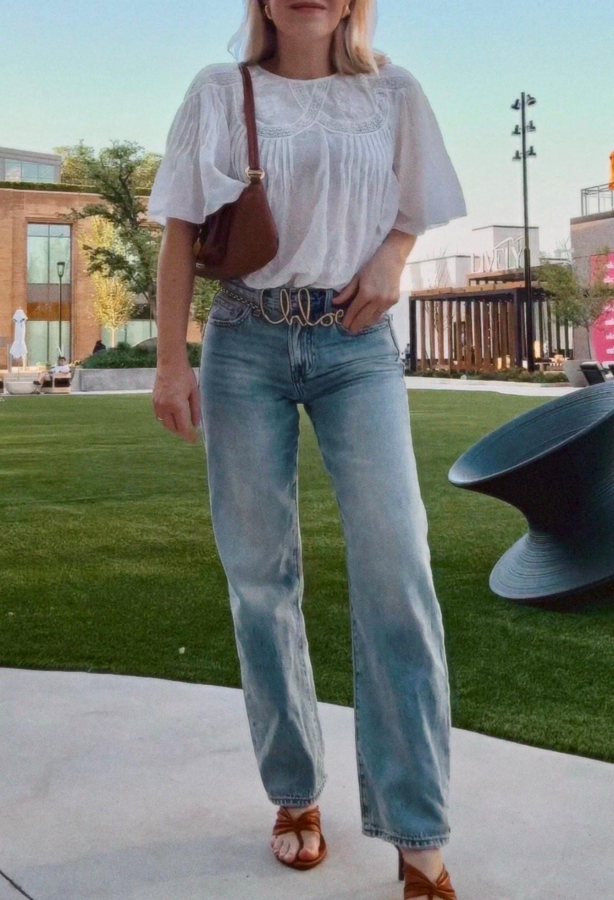 These are my favorite barrel jeans 
Jeans
White top
Lace top


#LTKSeasonal #LTKdayinmylife