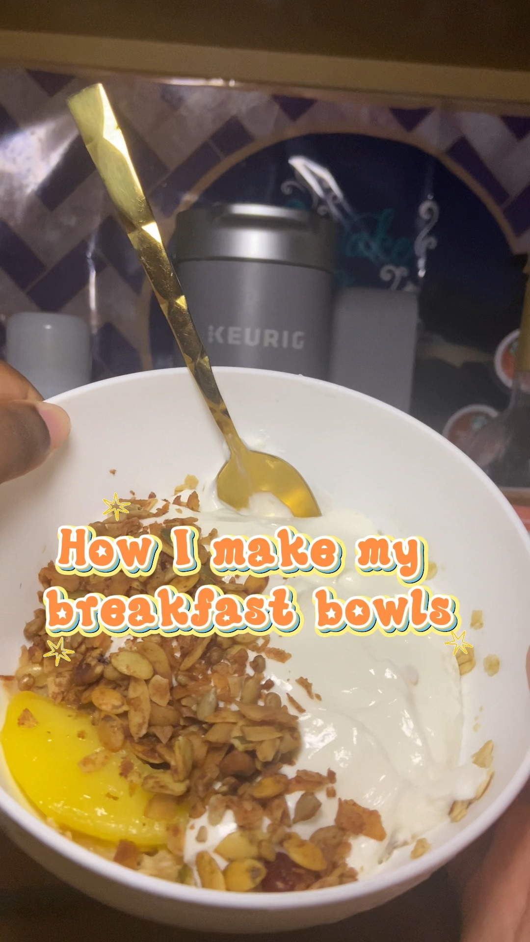 breakfast bowls are back and better than everrr 🥣🤍✨ sharing one of my current favorite high protein breakfasts!! maple brown sugar oatmeal, warmed peaches, and @nutrail cinnamon pecan granola = the perfect combo 🤭💪 this bowl has 30g of protein and keeps me full for hours!!