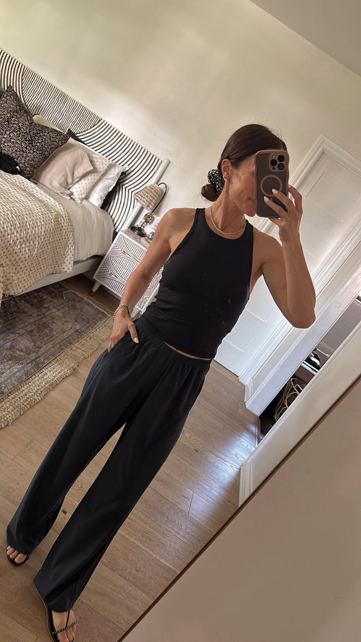 If you’re looking for the best spring and summer travel pant, that are also short gal friendly (in the short inseam option )I can't recommend the Villa Everyday Wideleg Pants from @vuoriclothing enough! Made with a thin pull on smocked waistband, with a mid-rise relaxed fit, they’re wrinkle resistant and so versatile. The material is silky soft and the perfect lightweight option for travels. I have been wearing the Villa collection pants for the past several years for all my European travels as they travel and pack so well and have incredible versatility. They’re tts and come in 3 different inseam options and colors. #vuoripartner 