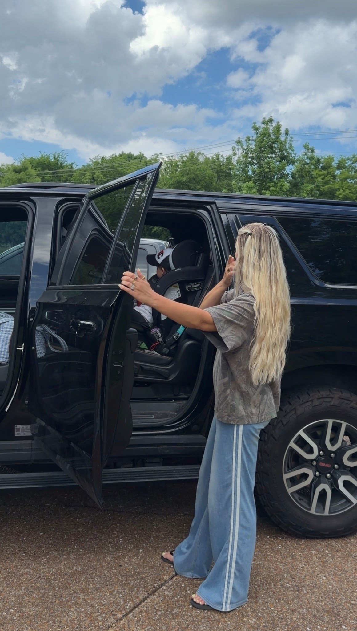 Medium long in pants & XL in cropped men’s top