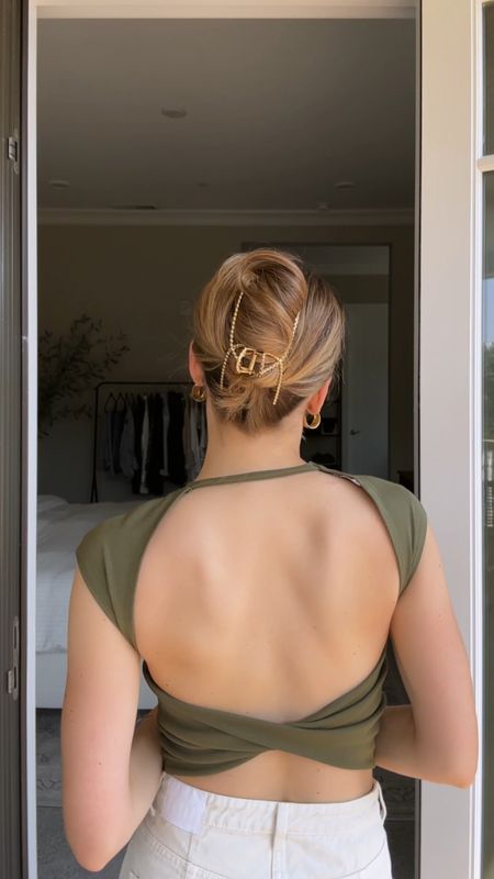 10 Second Twist 💁‍♀️

Gather hair into a ponytail and secure. Create an opening just above the elastic and push ponytail through it from the bottom. Push ponytail only half way through to create a mini loop. Twist loop to conceal elastic and secure with a claw clip. Easy, chic, and secure! 💖

#LTKbeauty #LTKSeasonal #LTKunder50