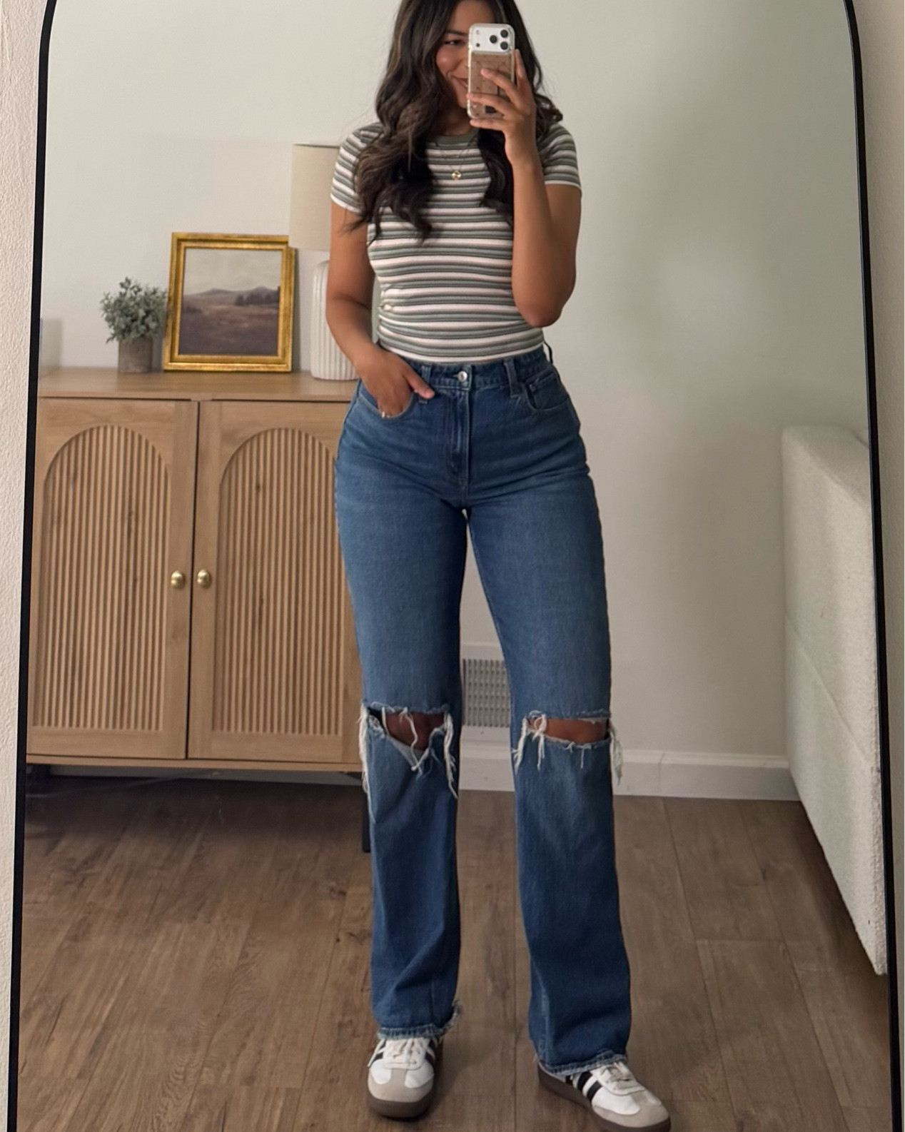 @abercrombie jeans are on sale!! The best jeans for curvy girls #abercrombiepartner #casualstyle #outfits! Thick thigh approved fashion! Use denimAF for additional savings wearing curve love 28 long