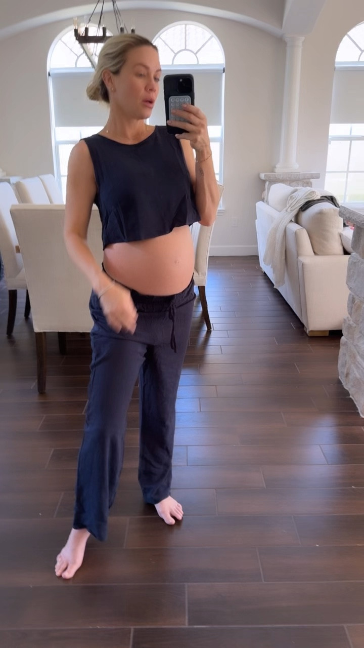 Wearing medium here if not pregnant i would do small 

Jessbloom25 works on this and its only $42 (meaning it’s $32 if you use my code) 🤯

#LTKSaleAlert #LTKBump #LTKFindsUnder50