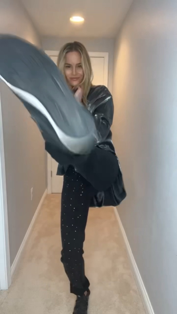 Up to 70% off these H&M holiday fashion finds!

#LTKCyberweek #LTKsalealert #LTKHoliday