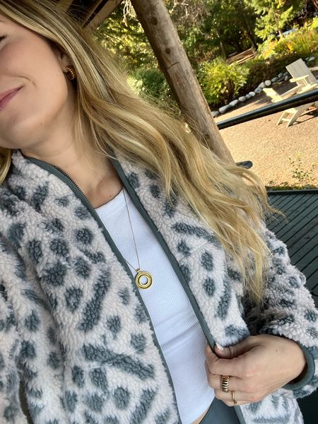 One thing I learned from my brothers is that sometimes the cutest jackets are found in the men’s department 🧥 fleece is from Lost Surfboards, but linking similar options below! 


#LTKtravel #LTKfit #LTKSeasonal