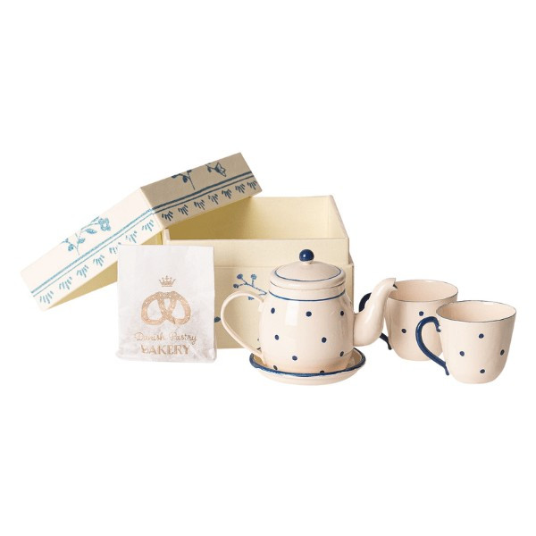 tea and biscuits for two | Ellifox