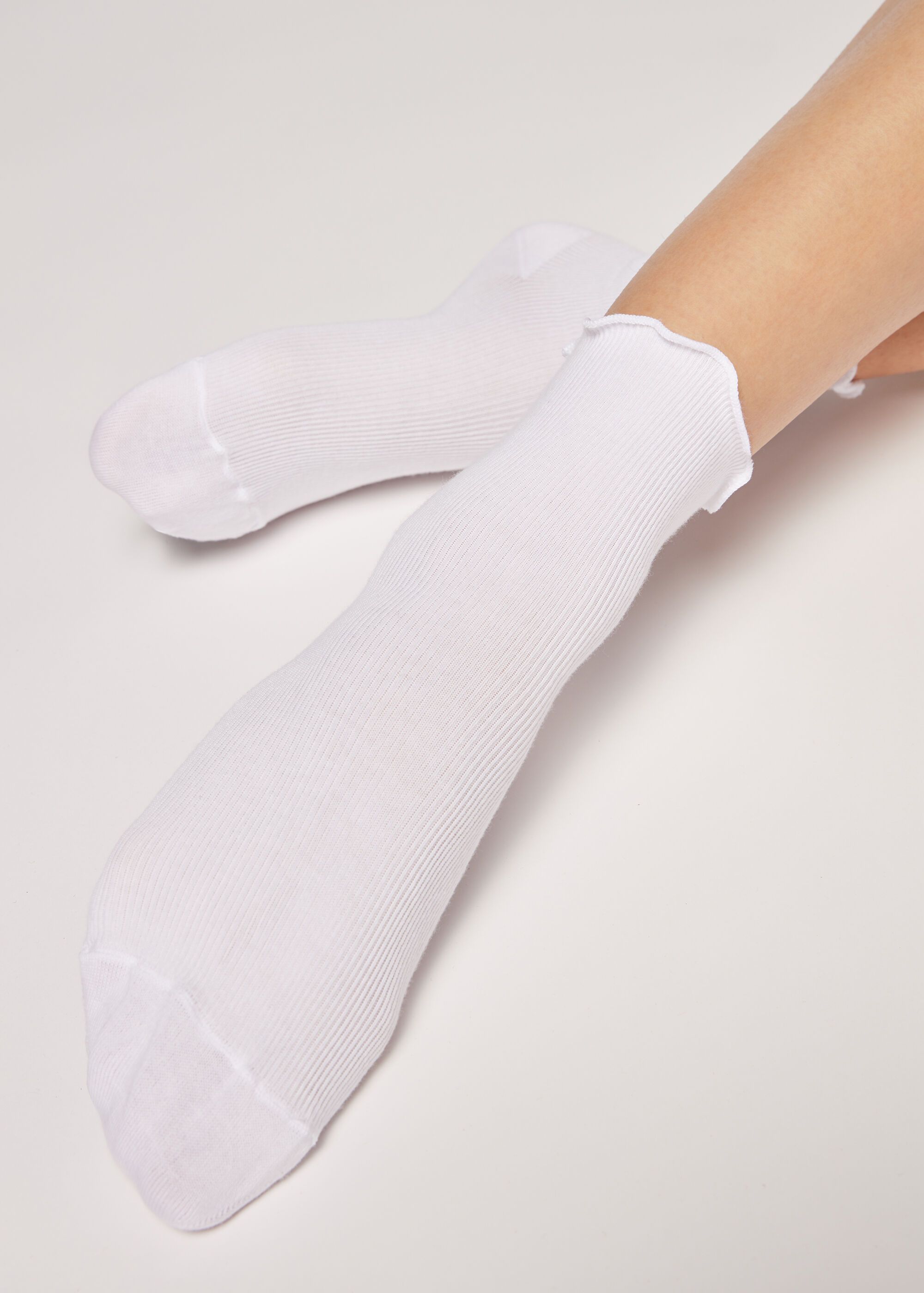 Romantic Trim Ribbed Short Socks | Calzedonia US