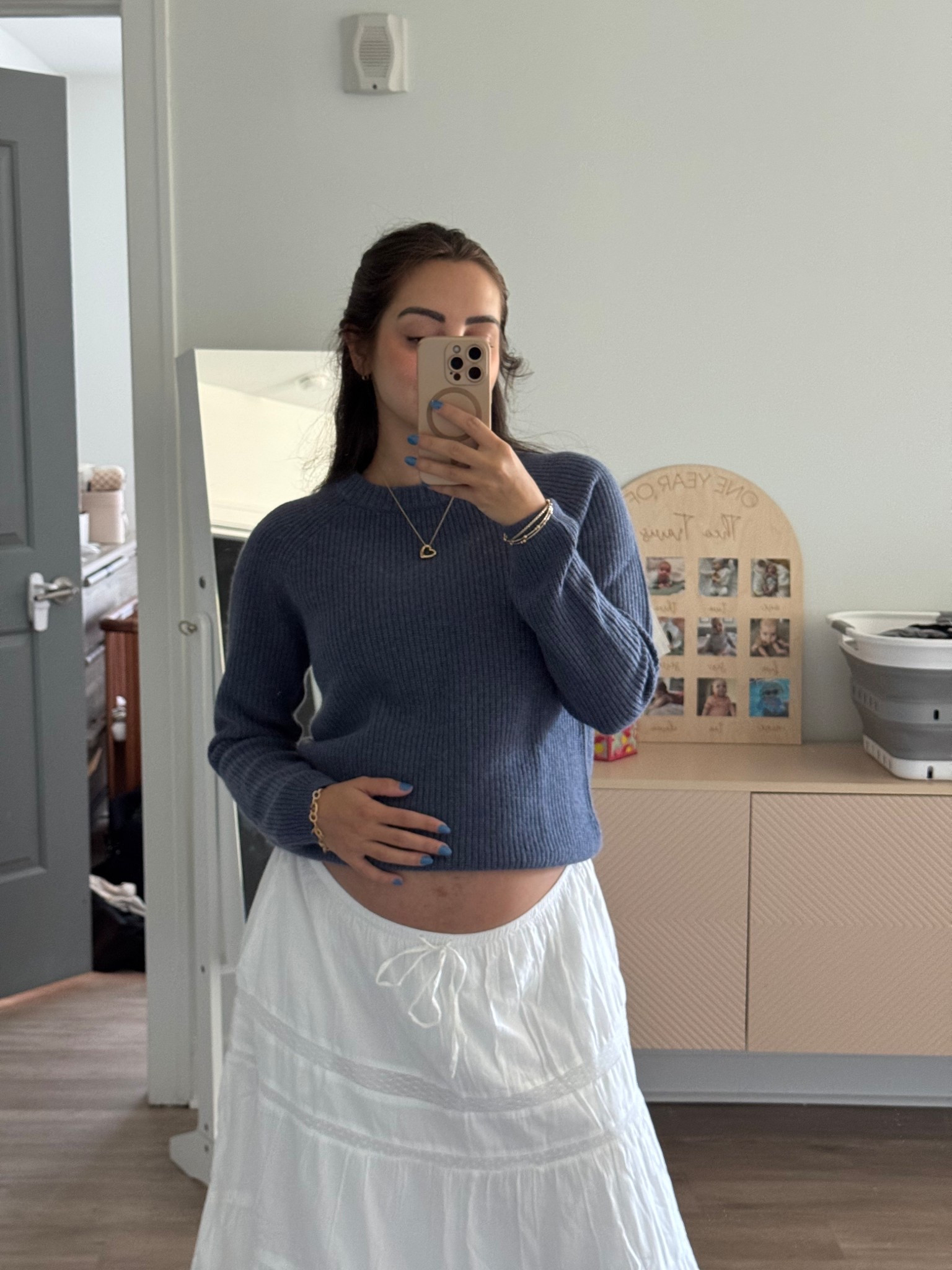 bump-friendly maternity fall transition outfit // navy blue crew neck sweater // white maxi skirt

#LTKPetite #LTKBump #LTKSaleAlert