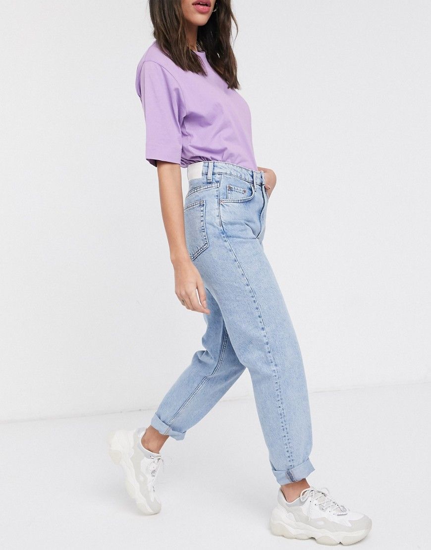 Weekday – Lash – Mom-Jeans aus Bio-Baumwolle mit blauer Summer-Waschung | ASOS (Global)