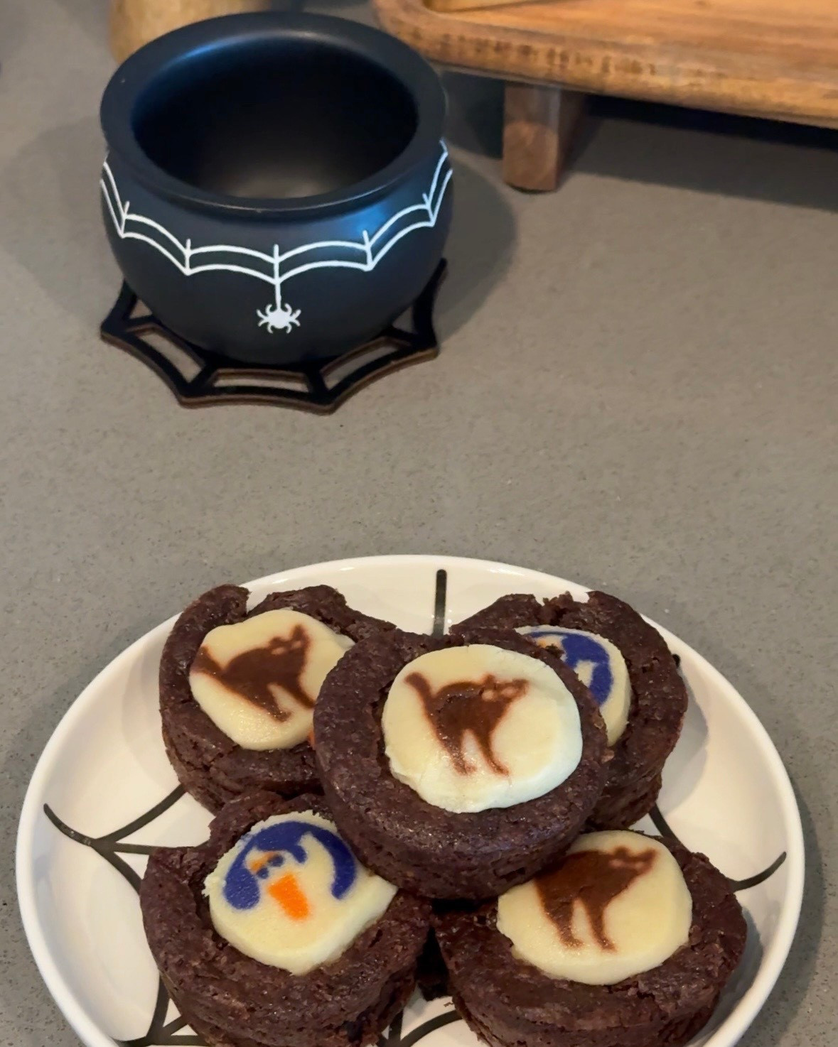 baking trick or treat brownies 🐈‍⬛🤎

#LTKSeasonal #LTKHalloween #LTKHome