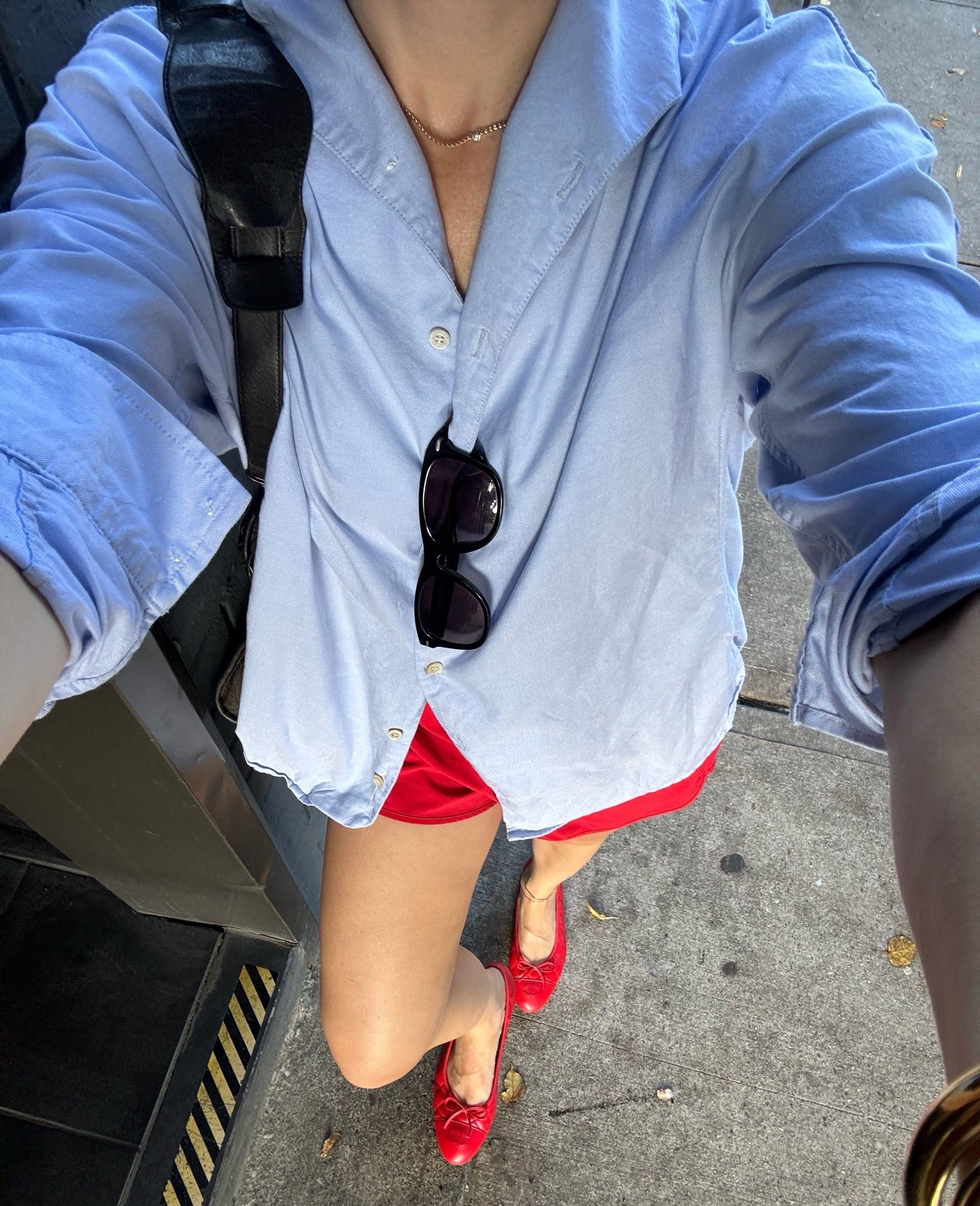 Color combo!!
For sizing reference, I'm wearing my go-to size in both the shorts and the button down. I'm in a medium in both and wear about a size 27/28 in jeans and about a size 6.