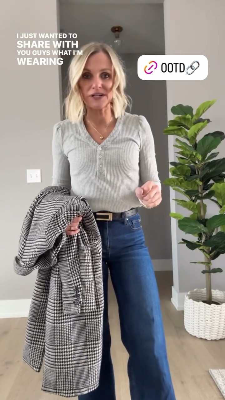 Errand running outfit of the day!
Shirt- xxsmall (code: THRIFTYWIFE10)
Jeans- 25/28”
Coat- linked similar 

#LTKOver40 #LTKootd #LTKPetite