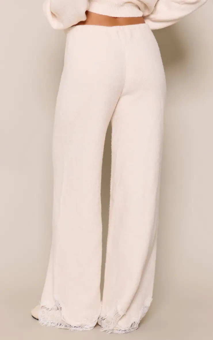 Cream Cr\u00e8me Petite Gebreide Broek Met Wijde Pijpen En Kanten Zoom | PLT NL | Prettylittlething Netherlands