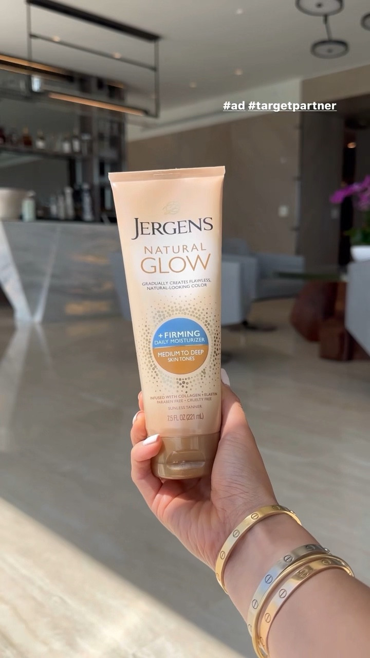 #ad So excited to be partnering with @target to show you guys @jergensUS natural glow moisturizer- the perfect option for sunless tanning. Within a week you will have a flawless, natural looking color + moisturized skin !! ✨#Target#JergensPartner #TargetPartner @shopltk #ltkit 

#LTKstyletip #LTKfindsunder50 #LTKbeauty
