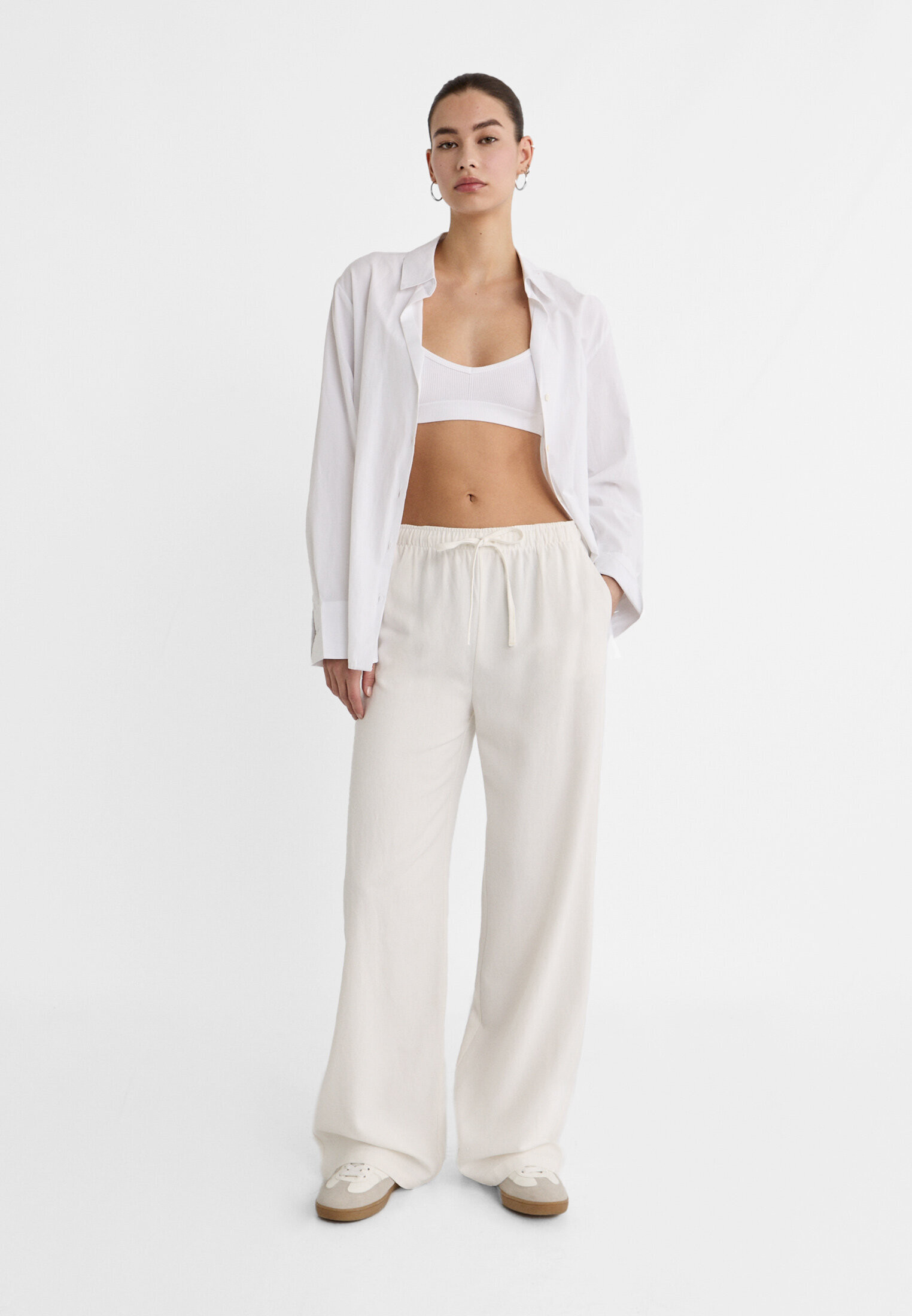 Loose-fitting linen blend trousers | Stradivarius (UK)