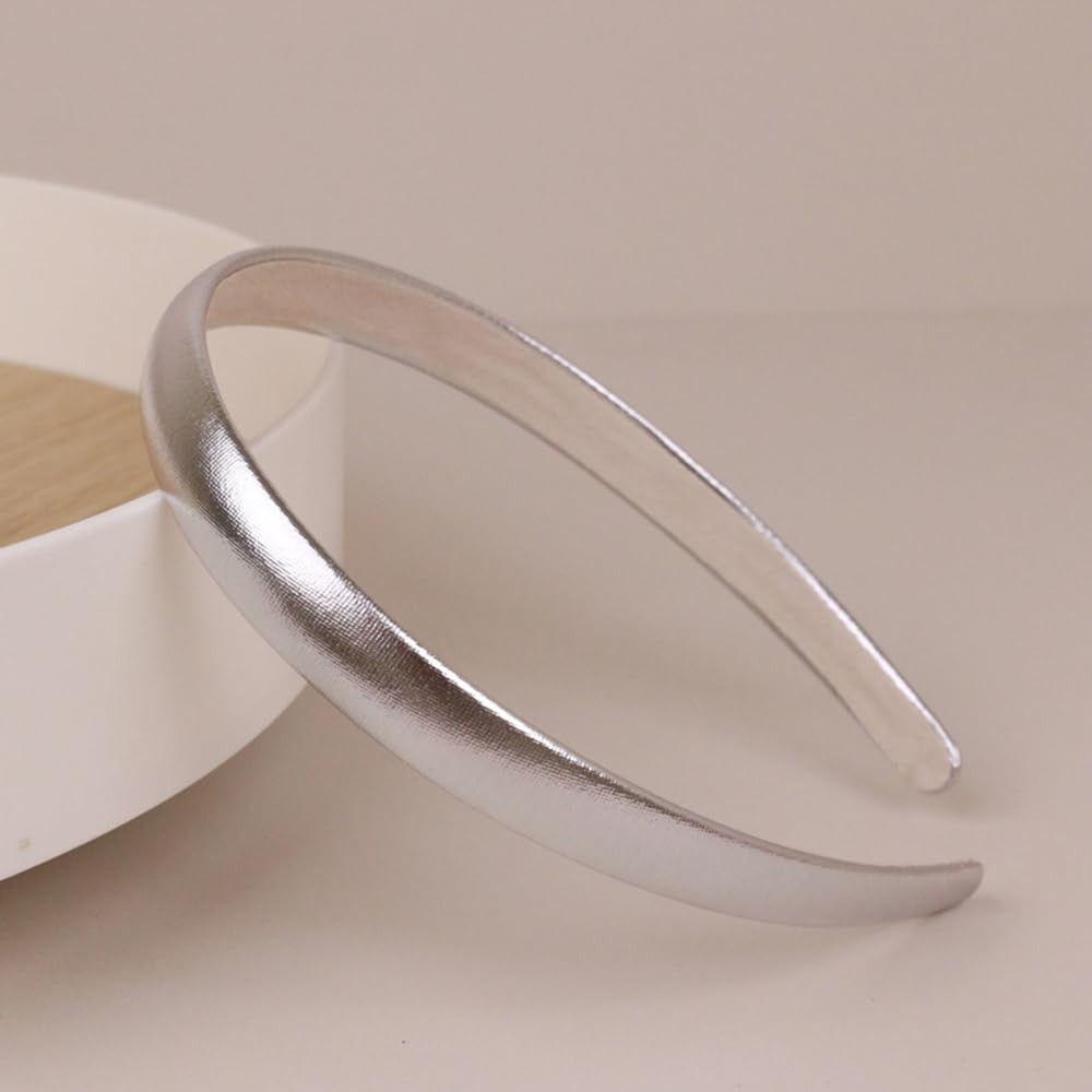Diadema plateada para mujer, banda fina de satén para el cabello, diadema dura de plástico a la... | Amazon (US)